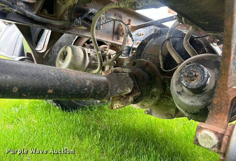 image for item DV1945 2006 International 8600 semi truck