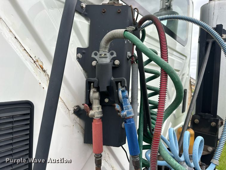 image for item DV1945 2006 International 8600 semi truck