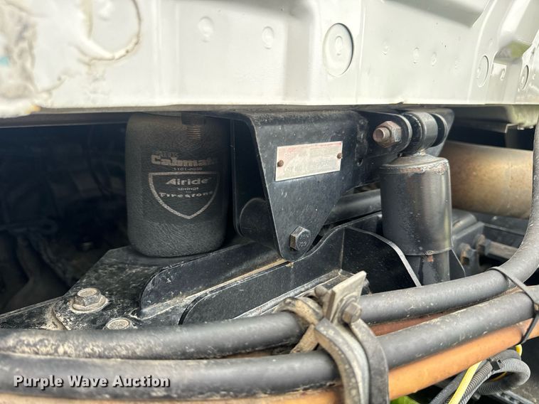 image for item DV1945 2006 International 8600 semi truck