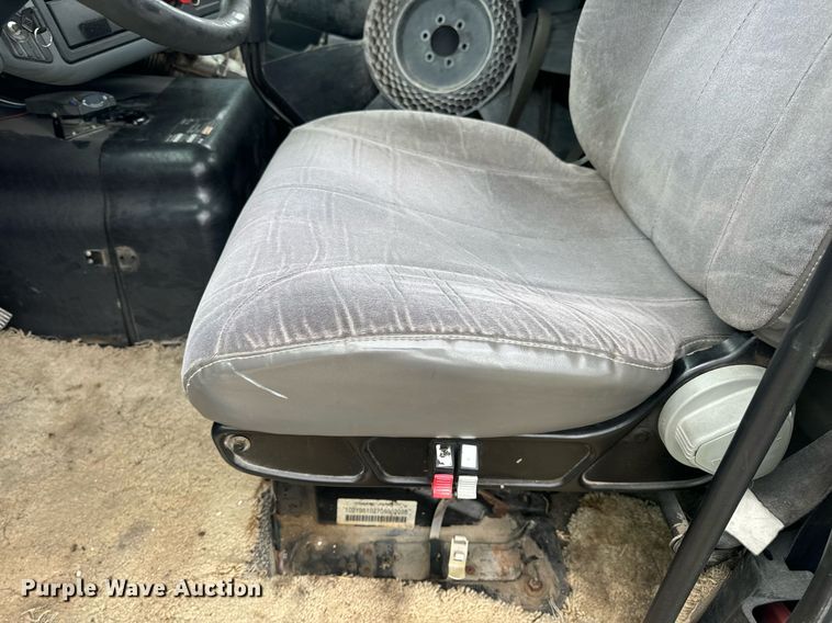 image for item DV1945 2006 International 8600 semi truck