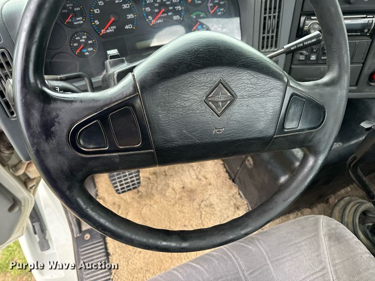 image for item DV1945 2006 International 8600 semi truck