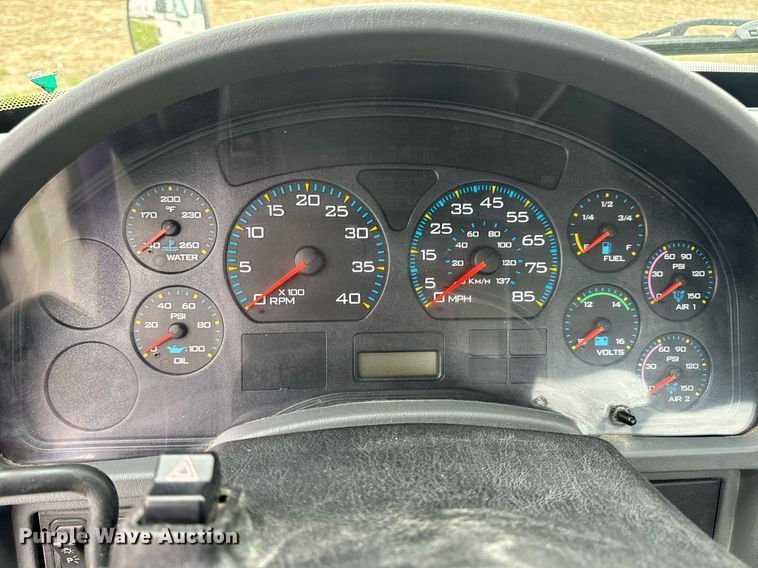 image for item DV1945 2006 International 8600 semi truck