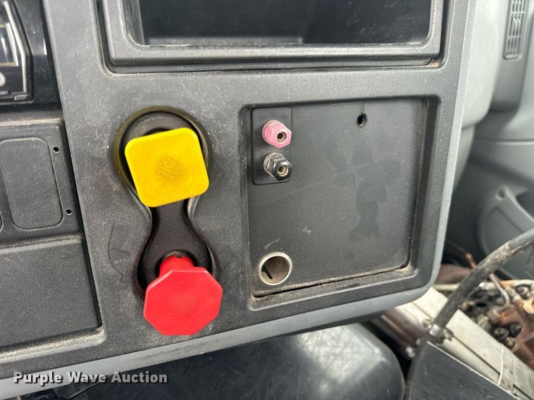 image for item DV1945 2006 International 8600 semi truck