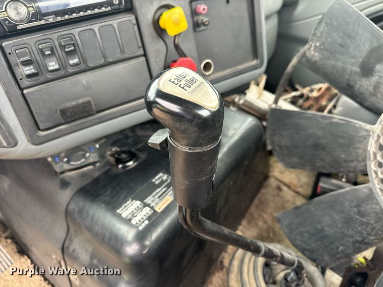 image for item DV1945 2006 International 8600 semi truck