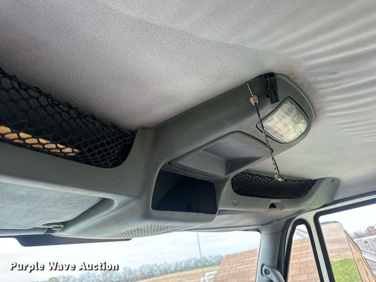 image for item DV1945 2006 International 8600 semi truck