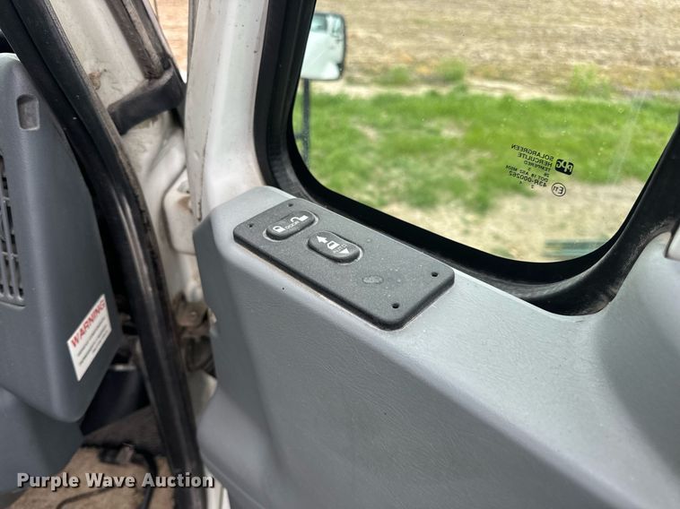 image for item DV1945 2006 International 8600 semi truck