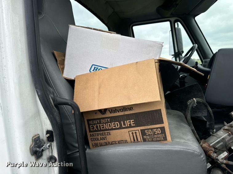 image for item DV1945 2006 International 8600 semi truck