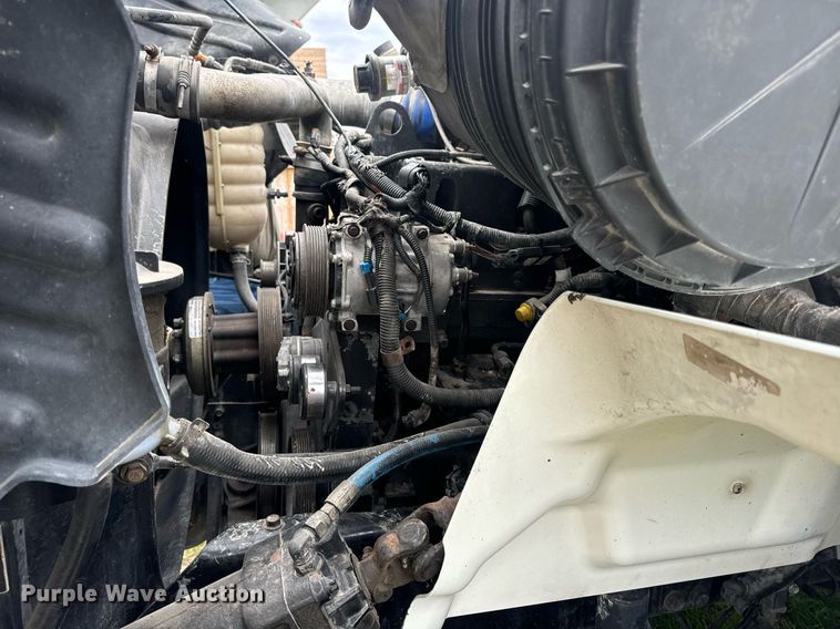 image for item DV1945 2006 International 8600 semi truck