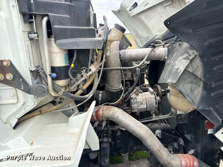 image for item DV1945 2006 International 8600 semi truck