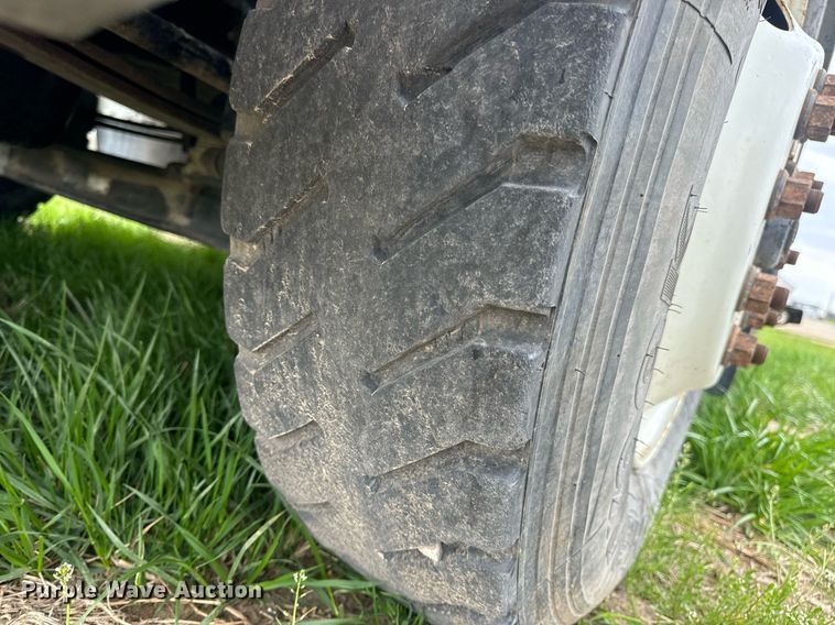 image for item DV1945 2006 International 8600 semi truck