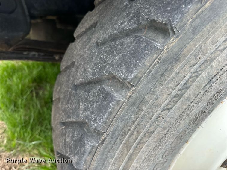 image for item DV1945 2006 International 8600 semi truck