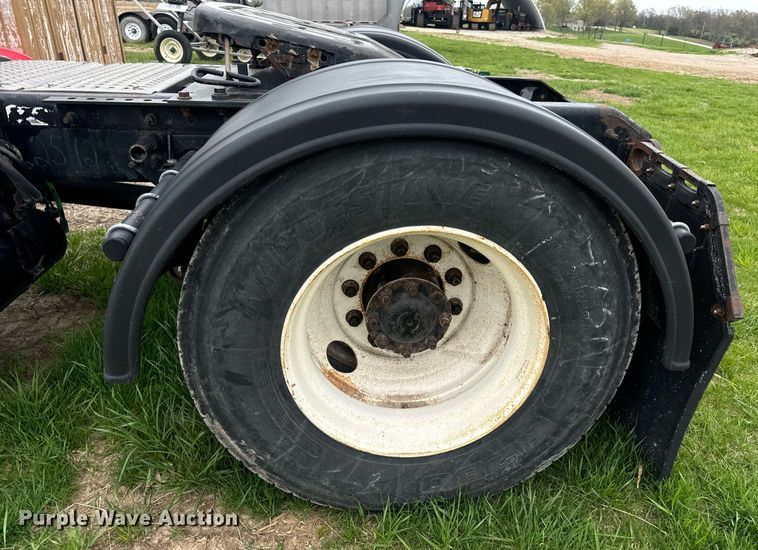 image for item DV1945 2006 International 8600 semi truck