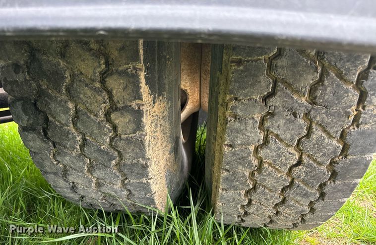 image for item DV1945 2006 International 8600 semi truck