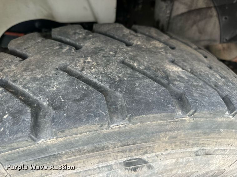 image for item DV1945 2006 International 8600 semi truck