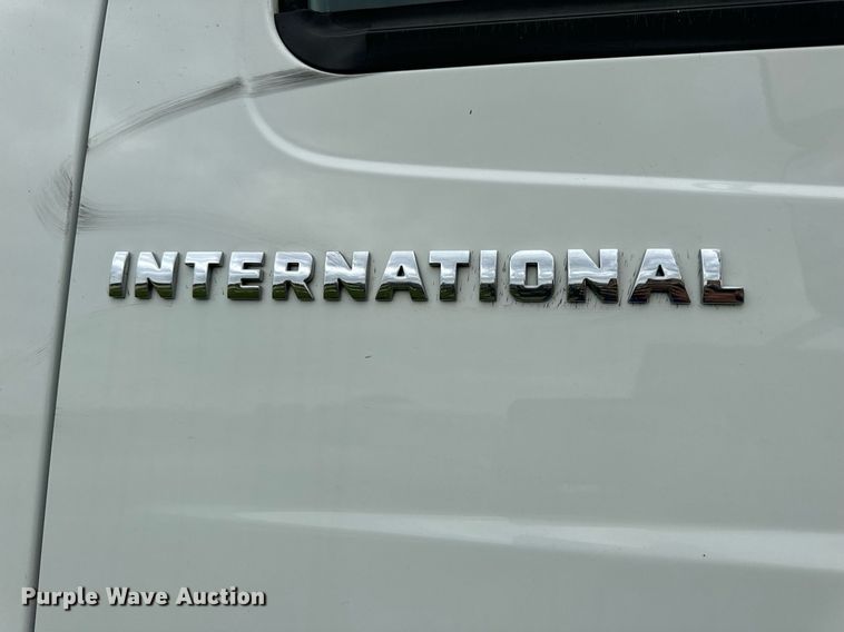 image for item DV1945 2006 International 8600 semi truck