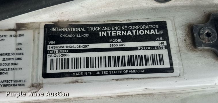 image for item DV1945 2006 International 8600 semi truck