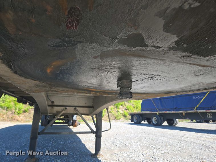 image for item DW1918 2015 East BST  flatbed trailer