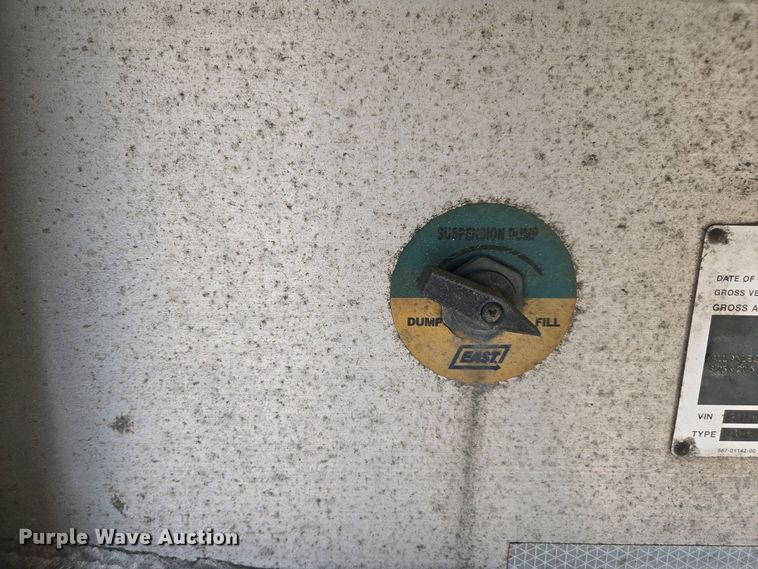 image for item DW1918 2015 East BST  flatbed trailer