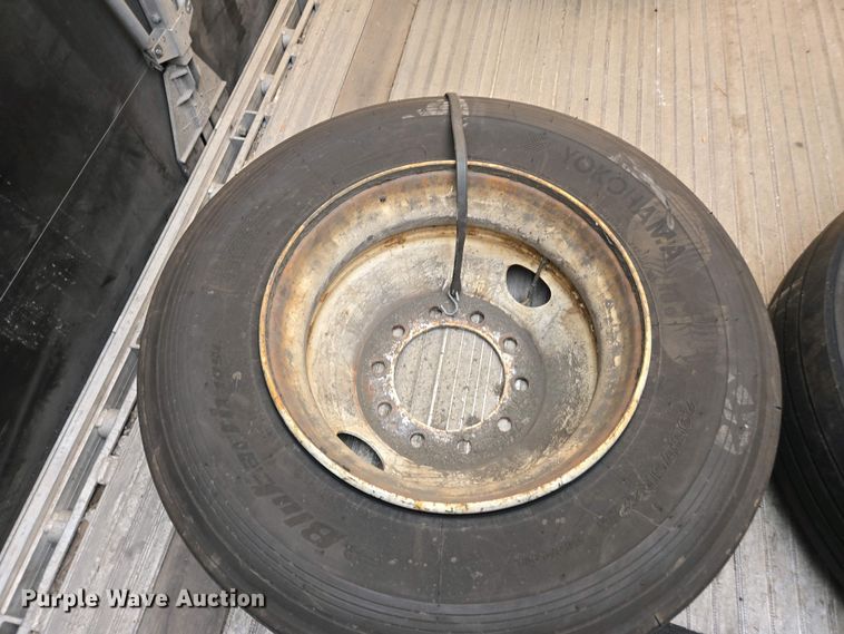 image for item DW1918 2015 East BST  flatbed trailer