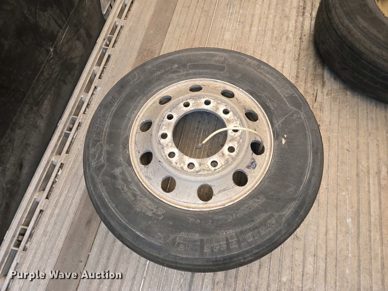 image for item DW1918 2015 East BST  flatbed trailer