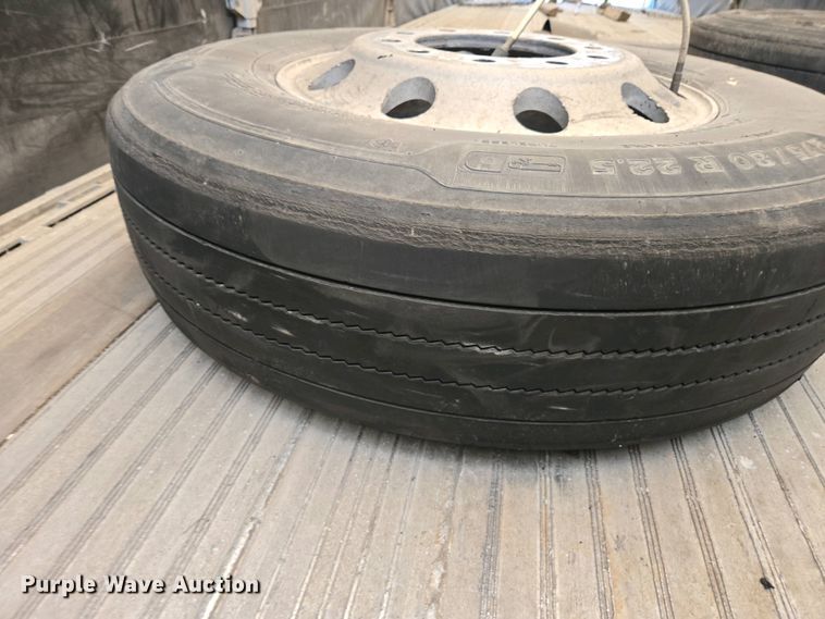 image for item DW1918 2015 East BST  flatbed trailer