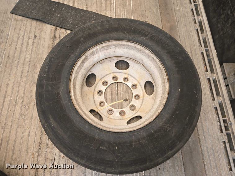 image for item DW1918 2015 East BST  flatbed trailer