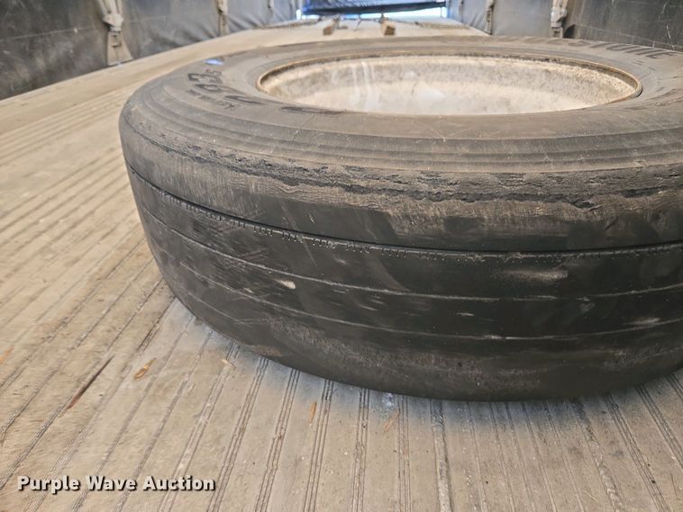 image for item DW1918 2015 East BST  flatbed trailer