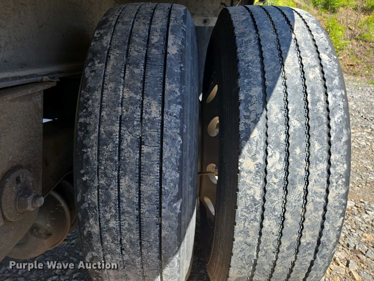 image for item DW1918 2015 East BST  flatbed trailer