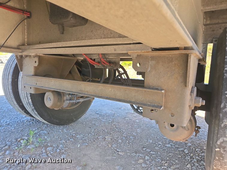 image for item DW1918 2015 East BST  flatbed trailer