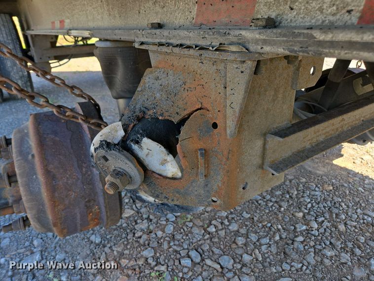 image for item DW1918 2015 East BST  flatbed trailer