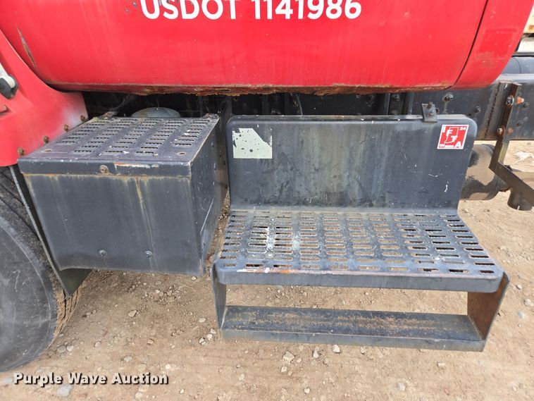 image for item DX1623 1994 GMC Top Kick truck cab and chassis