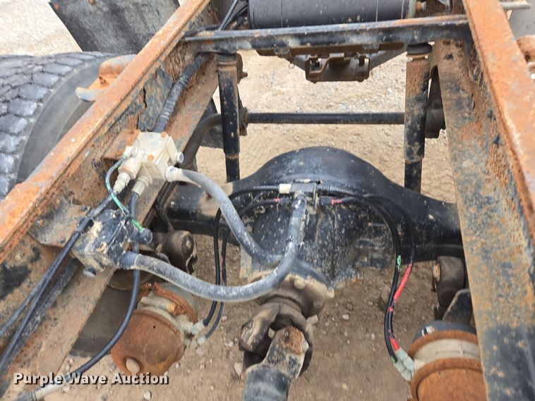 image for item DX1623 1994 GMC Top Kick truck cab and chassis