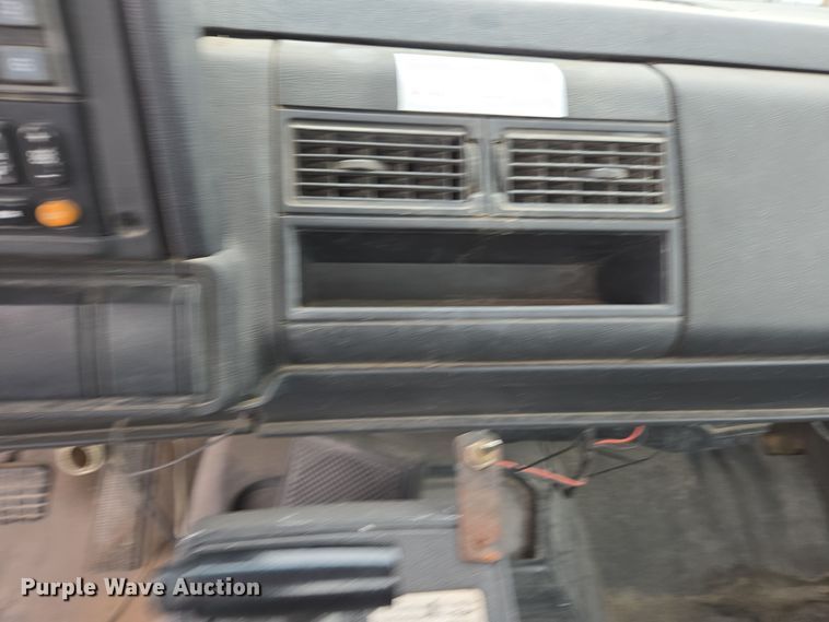 image for item DX1623 1994 GMC Top Kick truck cab and chassis