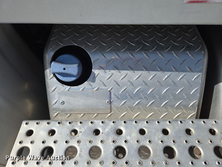 image for item EC0924 2016 Freightliner 11M semi truck