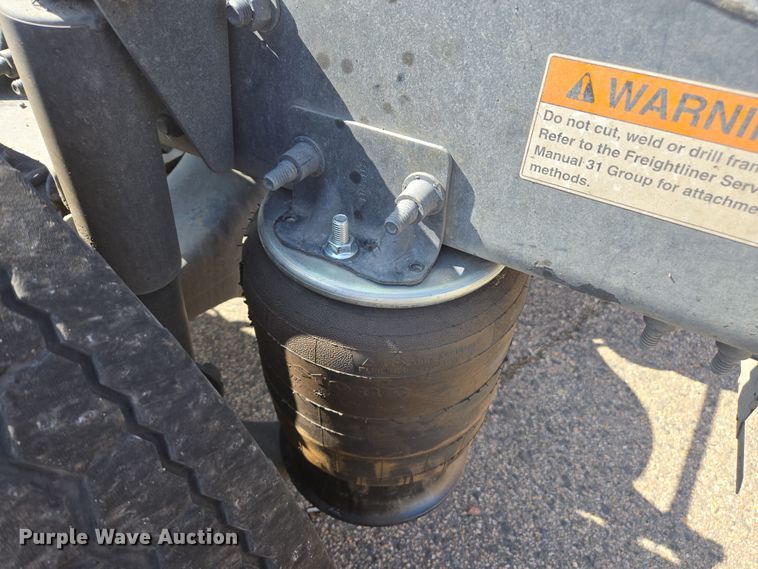 image for item EC0924 2016 Freightliner 11M semi truck