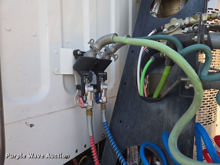 image for item EC0924 2016 Freightliner 11M semi truck