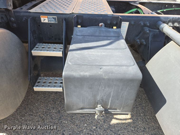 image for item EC0924 2016 Freightliner 11M semi truck