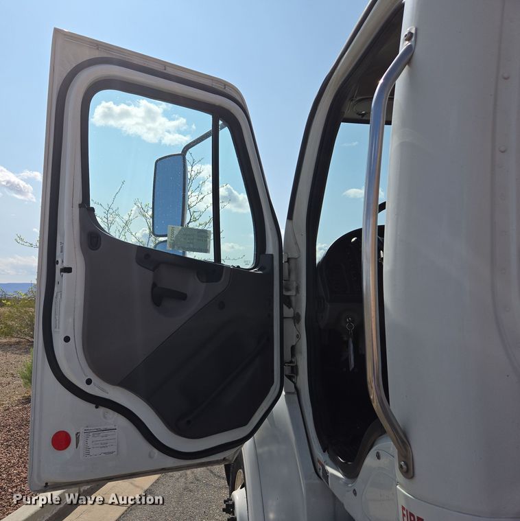 image for item EC0924 2016 Freightliner 11M semi truck