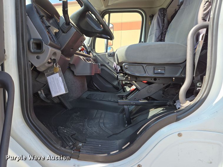 image for item EC0924 2016 Freightliner 11M semi truck