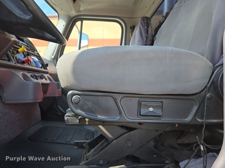 image for item EC0924 2016 Freightliner 11M semi truck