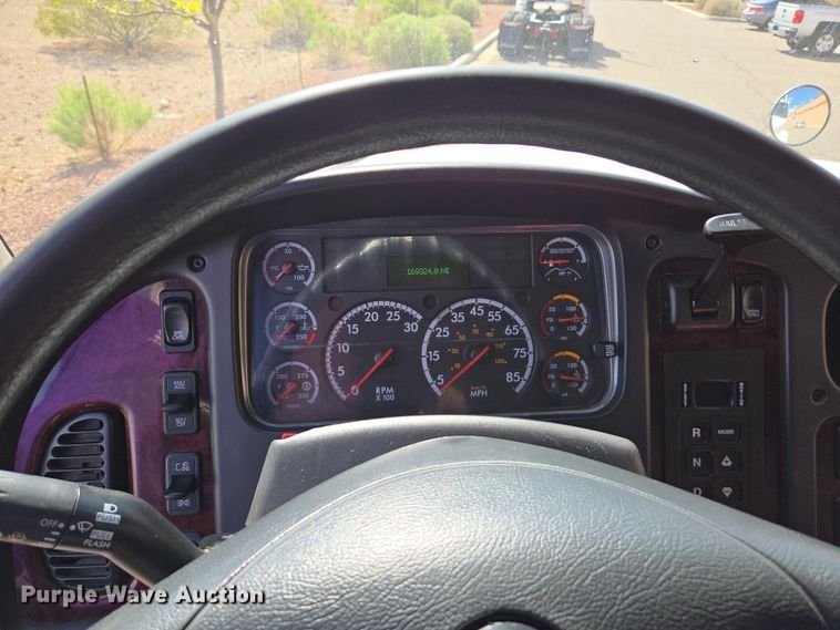 image for item EC0924 2016 Freightliner 11M semi truck