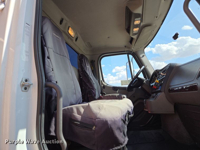 image for item EC0924 2016 Freightliner 11M semi truck