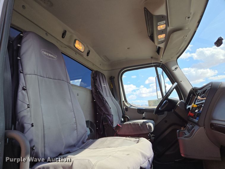 image for item EC0924 2016 Freightliner 11M semi truck