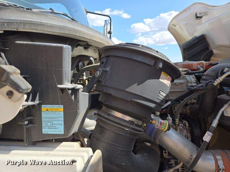 image for item EC0924 2016 Freightliner 11M semi truck