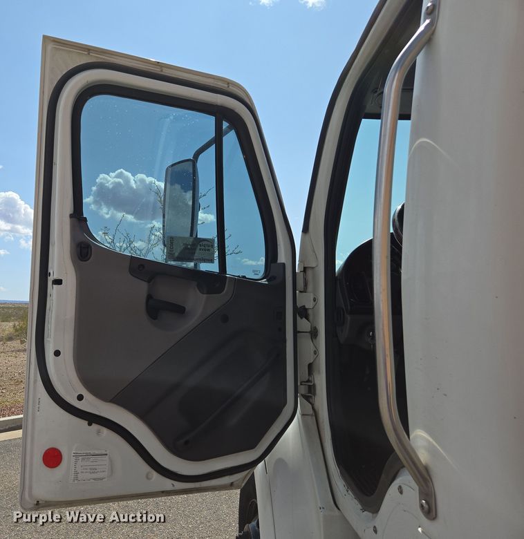 image for item EC0925 2016 Freightliner 11M semi truck