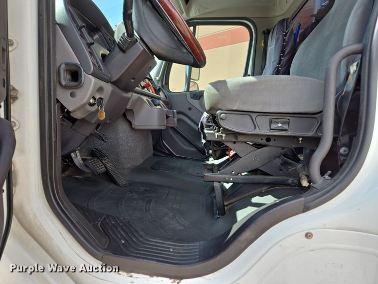 image for item EC0925 2016 Freightliner 11M semi truck