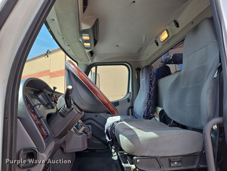 image for item EC0925 2016 Freightliner 11M semi truck