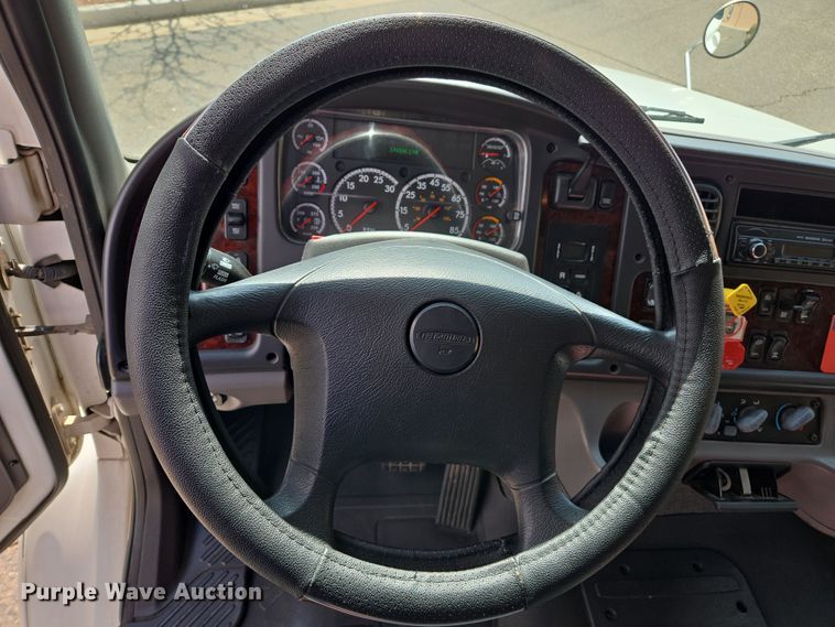 image for item EC0925 2016 Freightliner 11M semi truck