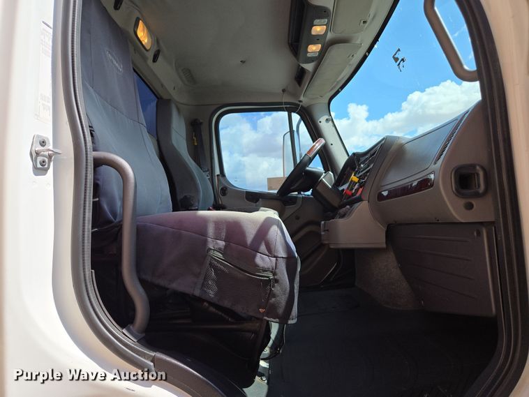 image for item EC0925 2016 Freightliner 11M semi truck