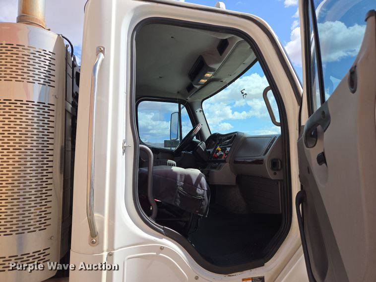 image for item EC0925 2016 Freightliner 11M semi truck